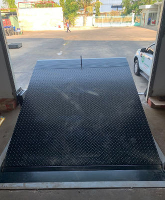 Low Maintenance Hydraulic Loading Platform Dock Leveler Penghapusan Sampah ISO 9001