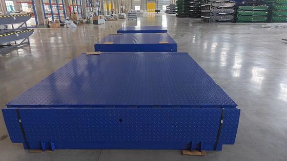 Grey Truck Hydraulic Dock Leveler Untuk Mudah Pemuatan Dan Pengungkapan IP55