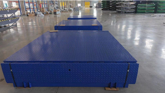 Blue Giant Hydraulic Dock Leveler Lini Semprot Otomatis Warna Disesuaikan ISO 9001