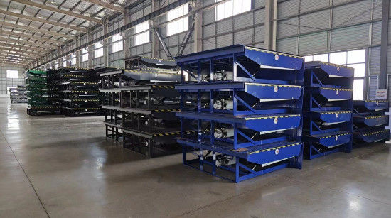 Blue Giant Hydraulic Dock Leveler Lini Semprot Otomatis Warna Disesuaikan ISO 9001
