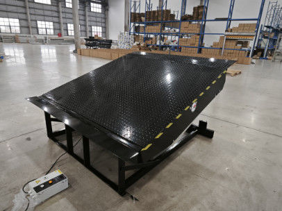 Black Hydraulic Dock Leveler Platform Lift Dock Hydraulic yang dapat disesuaikan