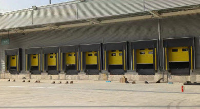 Overall Black Loading Dock Shelter Bahan PVC Dengan Pita Peringatan Kuning