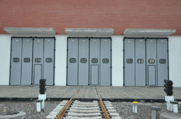 Baja Galvanis Pintu Lipat Industri Stasiun Perawatan EMU Kereta Api Pintu