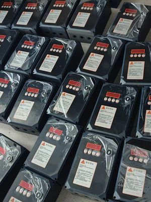 Pintu Garasi Bagian RAL9002 Disesuaikan Dengan Kotak Kontrol Antarmuka Mesin Manusia