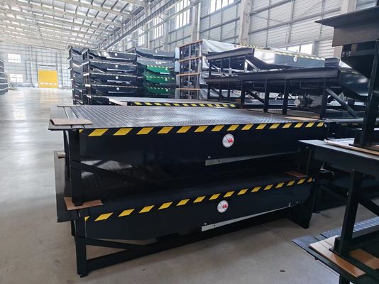 Durable Hydraulic Dock Leveler mudah dioperasikan Pengungkapan Pengisian Loading Dock Truck Levelers