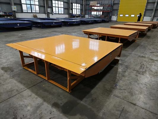 Blue Giant Hydraulic Dock Leveler Lini Semprot Otomatis Warna Disesuaikan ISO 9001