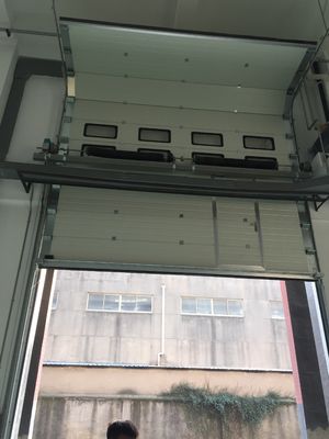 Otomatis Isolasi Termal Logam dicat Piring Baja Eksterior Bagian Sliding Lifting Overhead Door