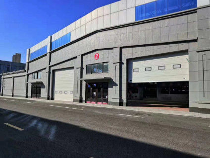 European Standard Industrial Roll Up Sectional Overhead Door untuk Gudang atau Pabrik