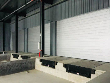 Heavy Duty Hydraulic Dock Leveler Warehouse Loading Bays Kontrol otomatis