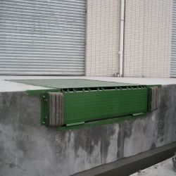 Industri Dock Leveler dengan fitur penyesuaian cepat untuk efisiensi gudang