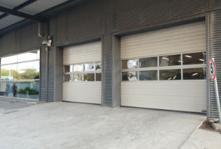 Pintu Garasi Seksional Terisolasi Untuk Opsi Remote Control Cold Storage