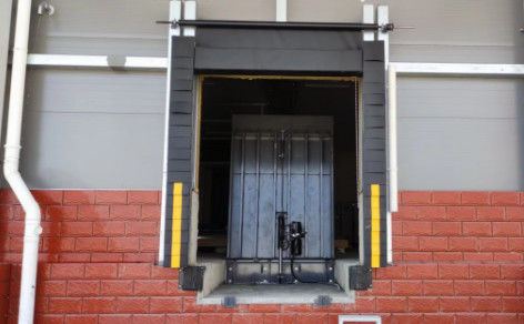 Hydraulic Loading Vertical Dock Leveler Untuk Platform Kereta Api Cold Storage