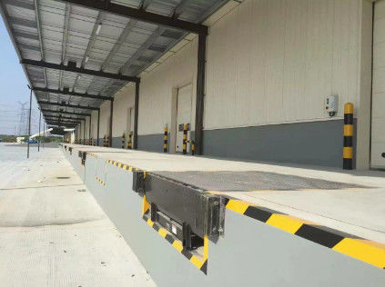 Durable Hydraulic Dock Leveler mudah dioperasikan Pengungkapan Pengisian Loading Dock Truck Levelers