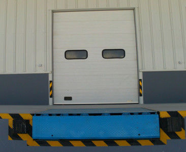 Electric Hydraulic Dock Lift Leveler Meja 8mm Tinggi Kekuatan Anti Slip Pola Plat Baja